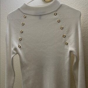 Derek Heart Women's Sweater in Classic White